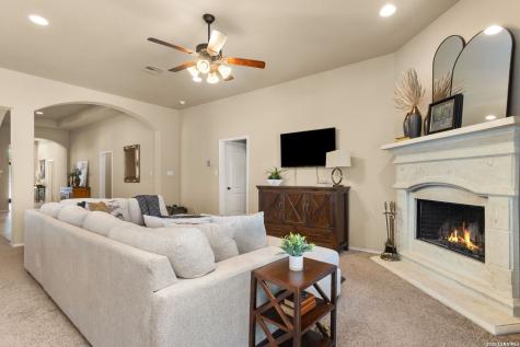 2194 Pioneer Pass Seguin TX 78155