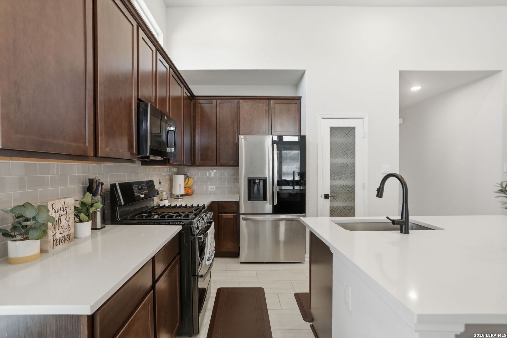 1615 Lawnside San Antonio TX 78245