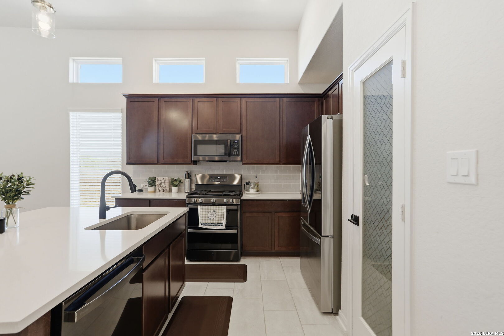 1615 Lawnside San Antonio TX 78245
