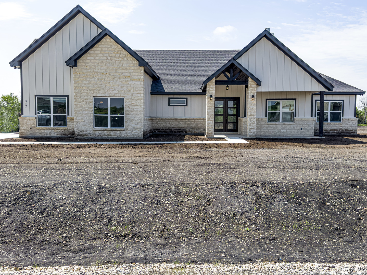 317 Farmhouse Marion TX 78124