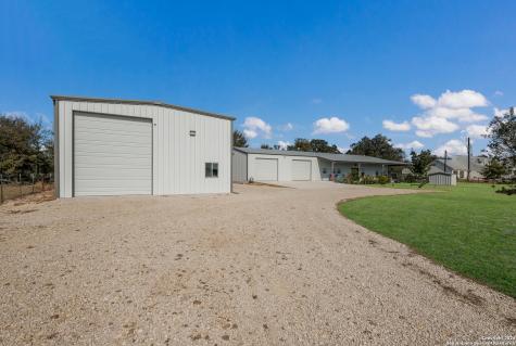 262 Gander Slough Road Kingsbury TX 78638