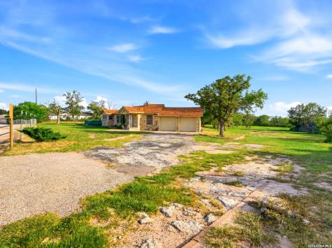 600 S Storts Street Poth TX 78147