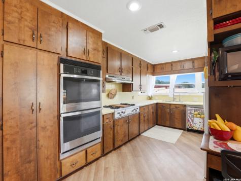 600 S Storts Street Poth TX 78147