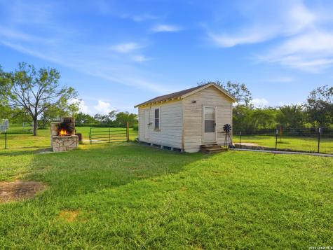 600 S Storts Street Poth TX 78147