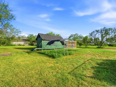 600 S Storts Street Poth TX 78147