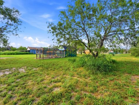 600 S Storts Street Poth TX 78147