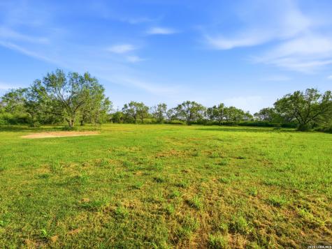 600 S Storts Street Poth TX 78147