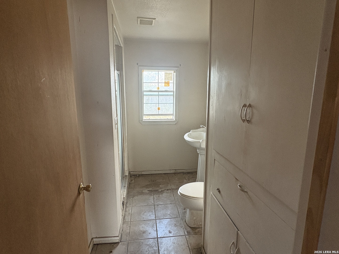 104 Charles George West TX 78022