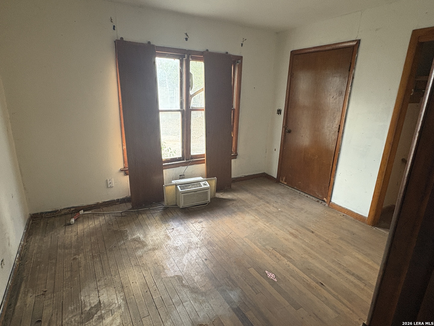 104 Charles George West TX 78022