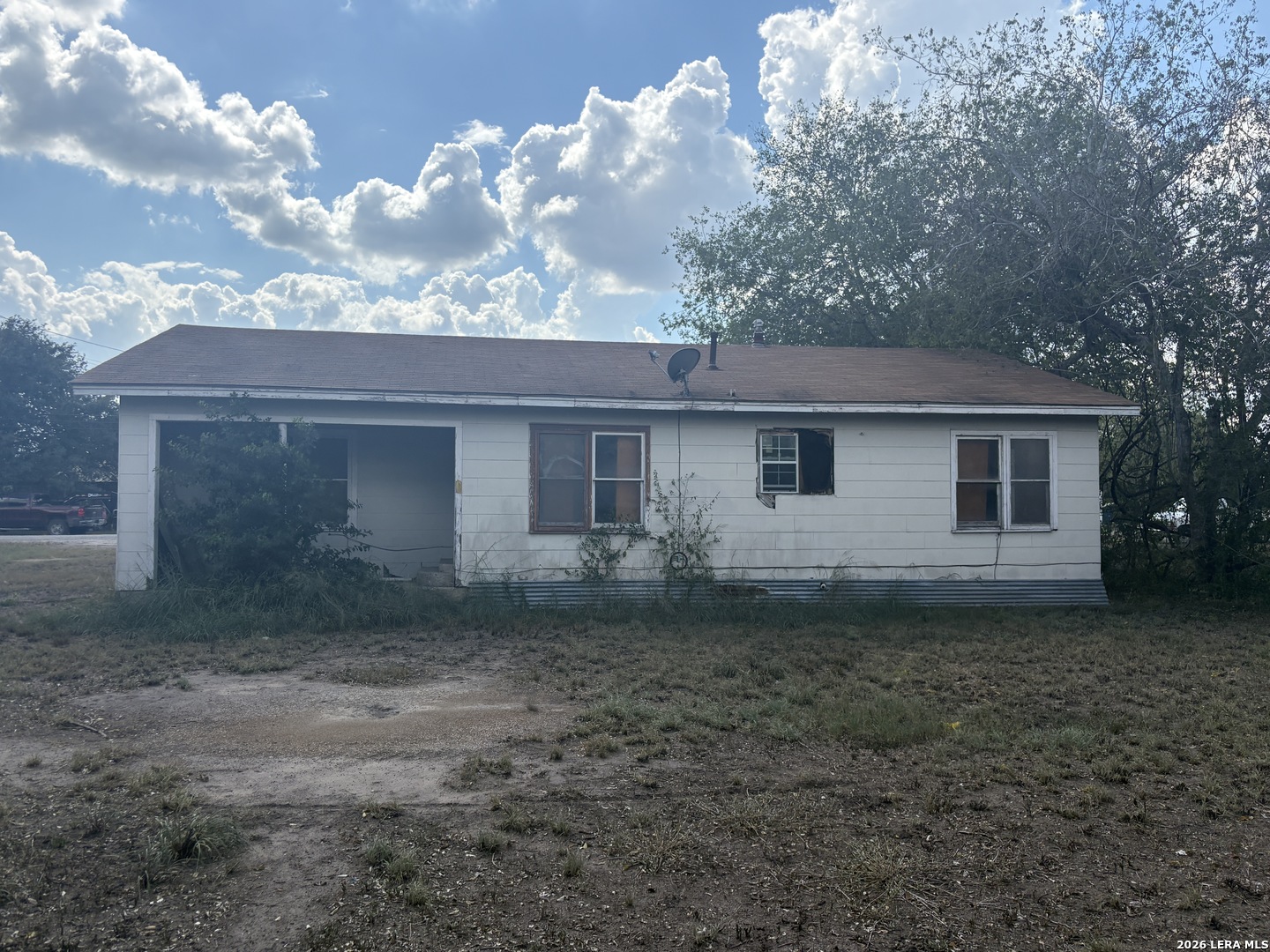 104 Charles George West TX 78022