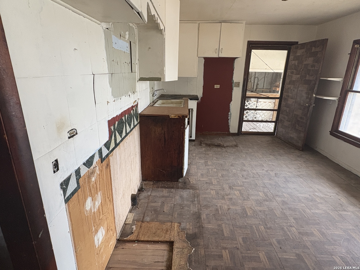104 Charles George West TX 78022