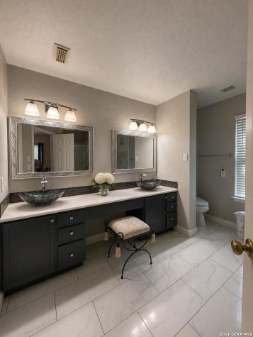 1402 Kingsbridge San Antonio TX 78253