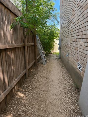 1402 Kingsbridge San Antonio TX 78253