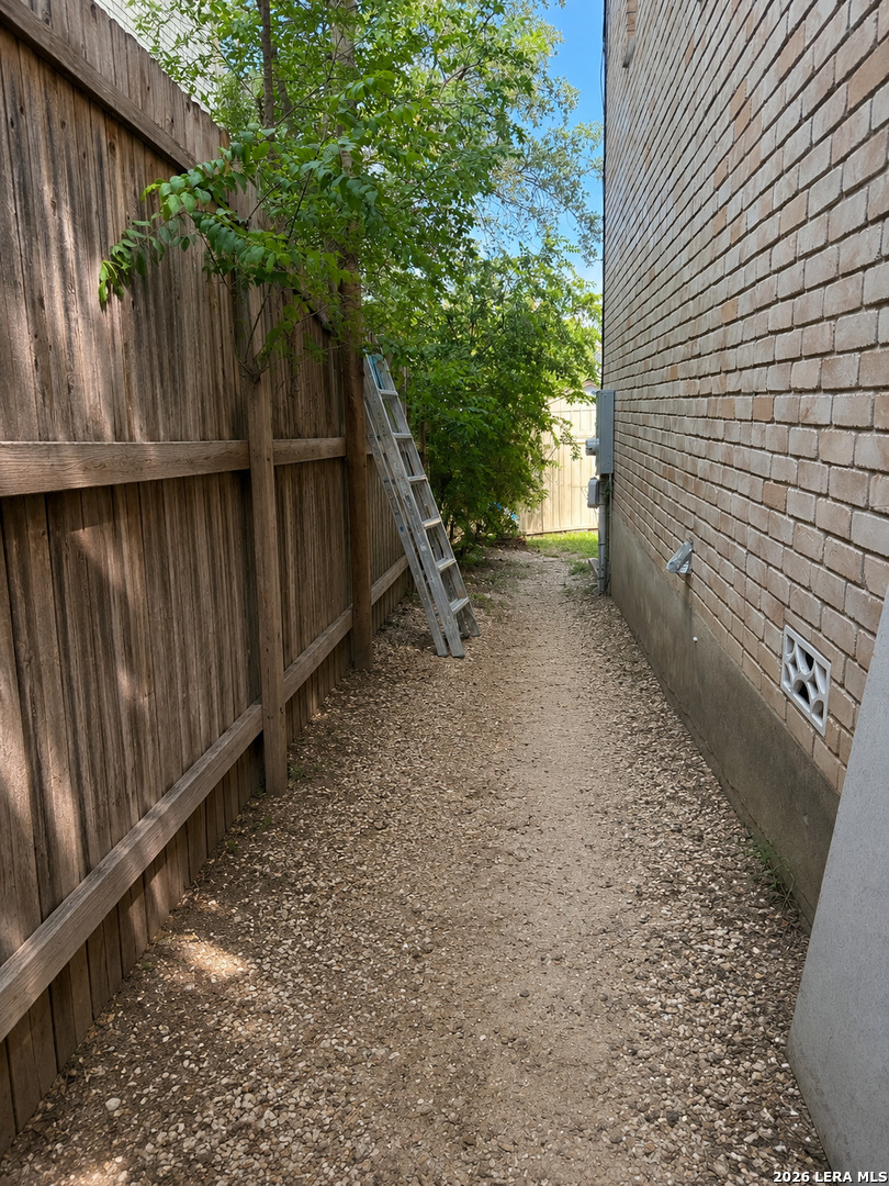 1402 Kingsbridge San Antonio TX 78253