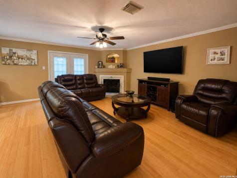 1402 Kingsbridge San Antonio TX 78253