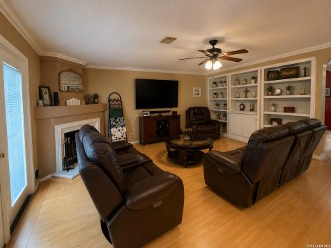 1402 Kingsbridge San Antonio TX 78253