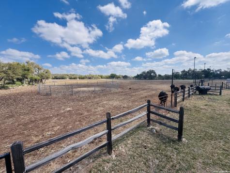 451 Wegener Trail Fischer (comal) TX 78623
