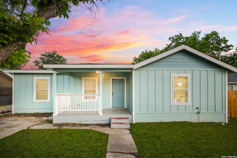 559 W Nacogdoches Street New Braunfels TX 78130