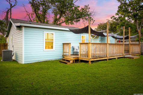 559 W Nacogdoches Street New Braunfels TX 78130