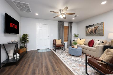559 W Nacogdoches Street New Braunfels TX 78130
