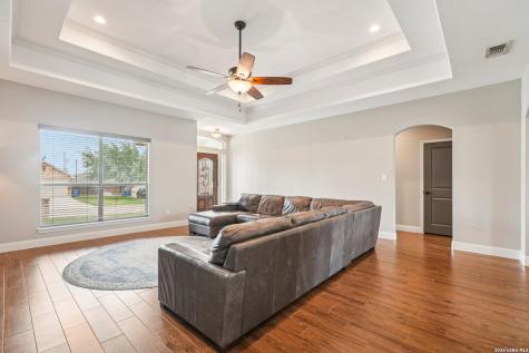 128 Parkcrest Floresville TX 78114
