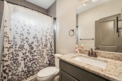 128 Parkcrest Floresville TX 78114