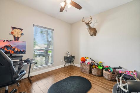 128 Parkcrest Floresville TX 78114