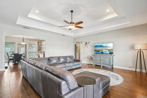 128 Parkcrest Floresville TX 78114