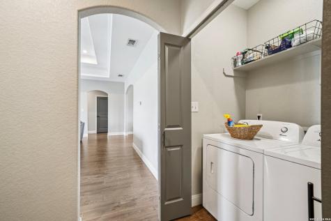 128 Parkcrest Floresville TX 78114