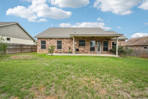 128 Parkcrest Floresville TX 78114
