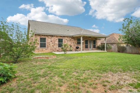 128 Parkcrest Floresville TX 78114
