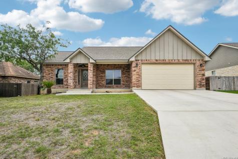 128 Parkcrest Floresville TX 78114