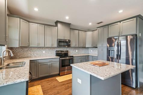 128 Parkcrest Floresville TX 78114
