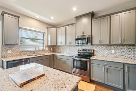 128 Parkcrest Floresville TX 78114