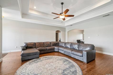 128 Parkcrest Floresville TX 78114