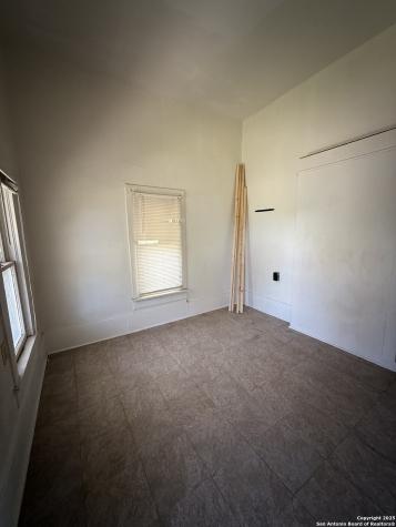 306 N 10th Carrizo Springs TX 78834