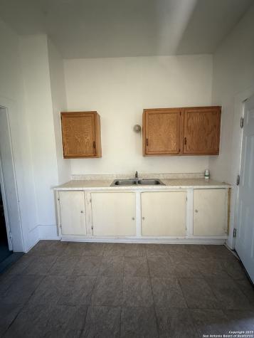 306 N 10th Carrizo Springs TX 78834