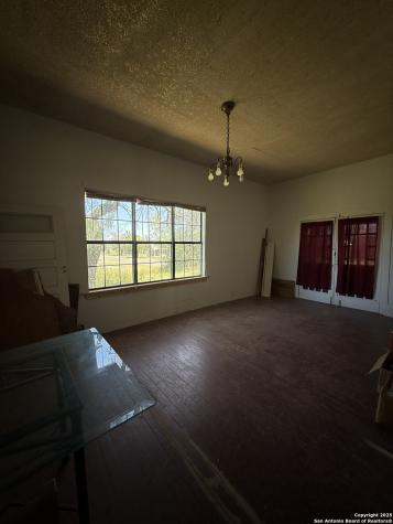 306 N 10th Carrizo Springs TX 78834