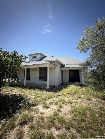 306 N 10th Carrizo Springs TX 78834