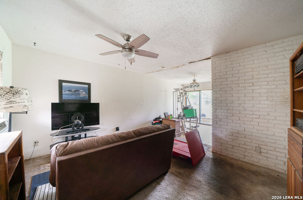 811 Stonegate Drive Universal City TX 78148