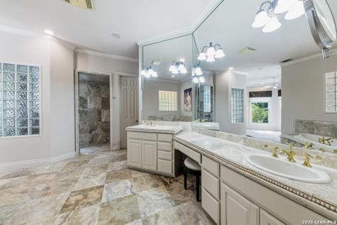 519 Blackjack Oak Shavano Park TX 78230