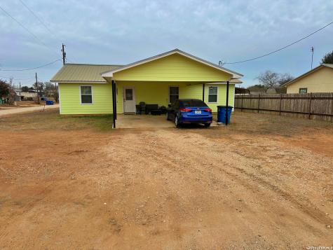 279 Edwards Avenue Charlotte TX 78011