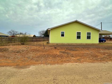279 Edwards Avenue Charlotte TX 78011