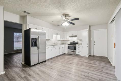 318 Balboa Drive Universal City TX 78148