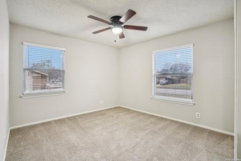 318 Balboa Drive Universal City TX 78148