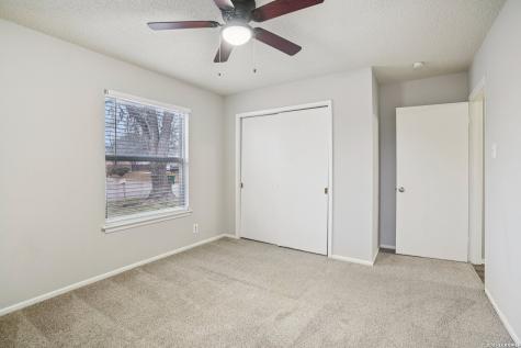 318 Balboa Drive Universal City TX 78148