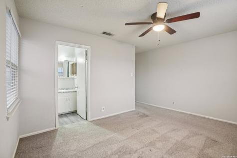 318 Balboa Drive Universal City TX 78148