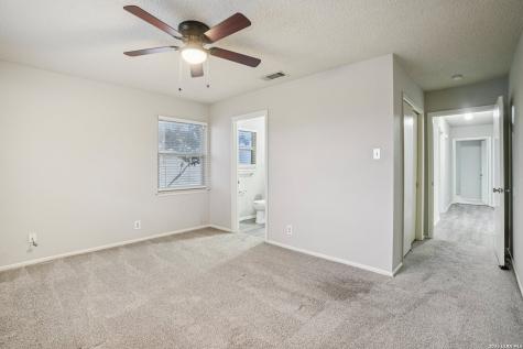 318 Balboa Drive Universal City TX 78148