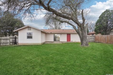 318 Balboa Drive Universal City TX 78148