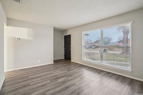 318 Balboa Drive Universal City TX 78148